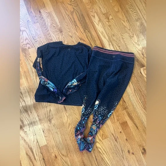 Johnny Was Active Wear Floral Owl Patterned Blue and Multicolor Set - Picture 4 of 8